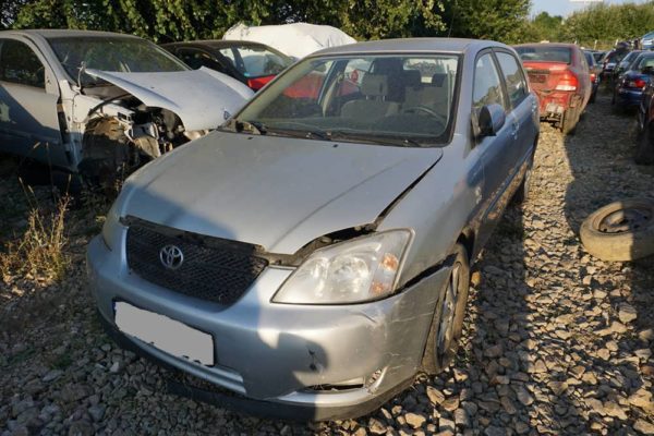 Dezmembrez Toyata Corolla, an 2004, 1.6 benzina, manuala